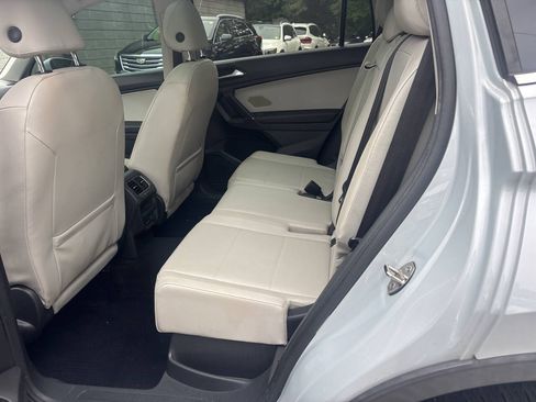 Used 2018 Volkswagen Tiguan SEL AWD/4WD image 15