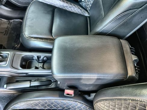 Used 2023 Jeep Gladiator Overland image 15