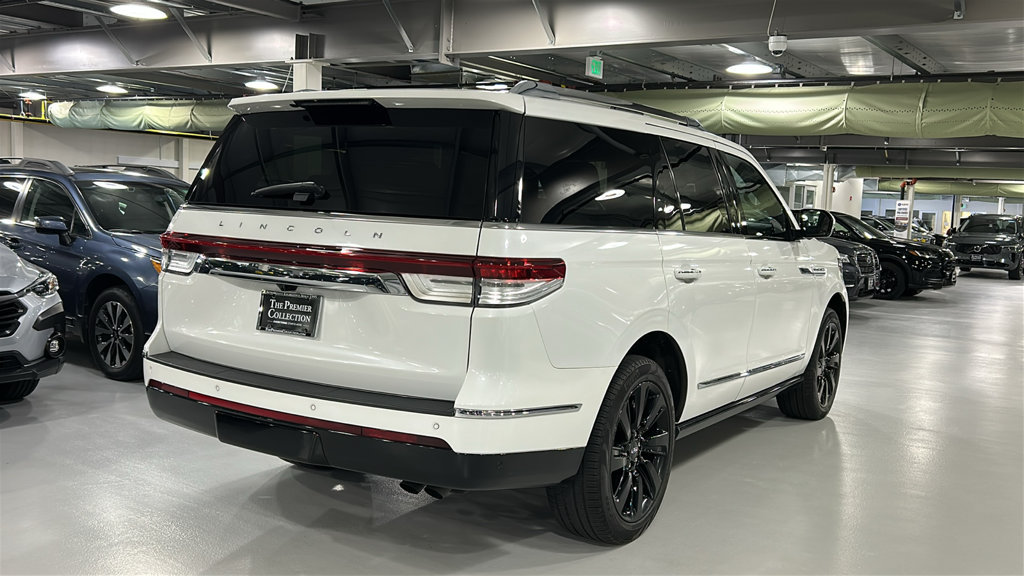 Used 2024 Lincoln Navigator Reserve AWD/4WD image 4