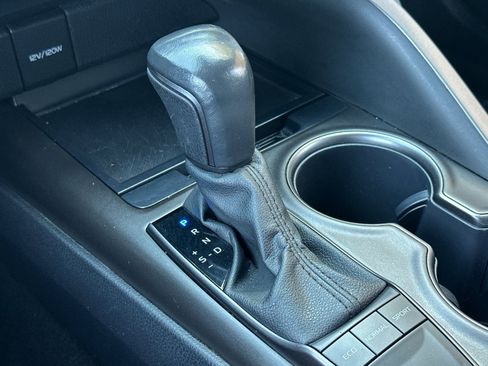 Used 2022 Toyota Camry SE image 19