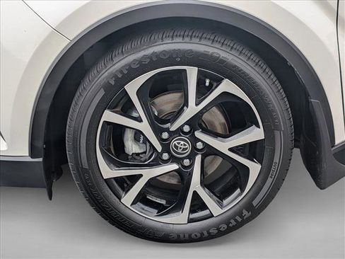 Used 2019 Toyota C-HR XLE FWD image 21