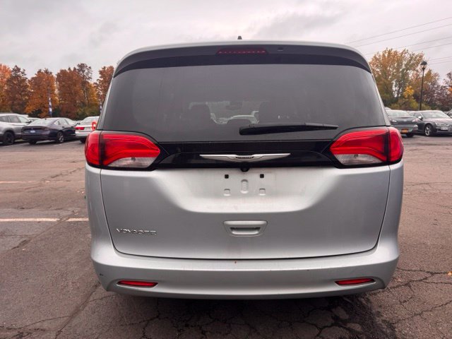 Used 2023 Chrysler Voyager LX FWD image 3