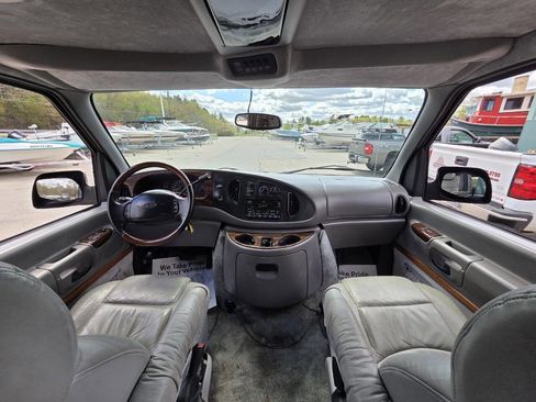 Used 1999 Ford E-150 and Econoline 150 RWD image 18