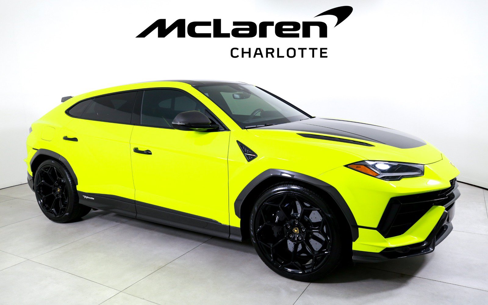 Used 2024 Lamborghini Urus Performante AWD/4WD image 2