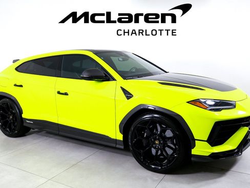 Used 2024 Lamborghini Urus Performante AWD/4WD image 2