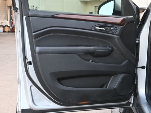 Used 2014 Cadillac SRX Luxury FWD image 18