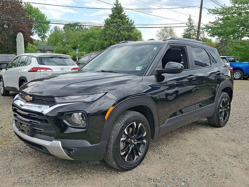 Used 2023 Chevrolet TrailBlazer LT w/ Convenience Package FWD image 3