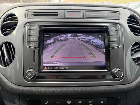 Used 2017 Volkswagen Tiguan S image 23