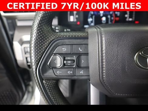 Used 2025 Toyota Tacoma SR5 AWD/4WD image 17