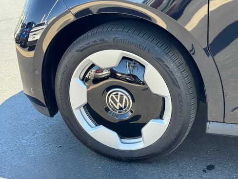 Used 2025 Volkswagen ID. Buzz Pro S RWD image 12