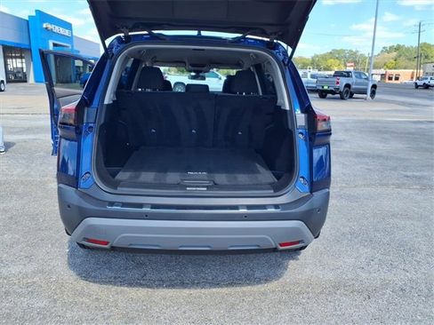 Used 2023 Nissan Rogue SV image 16