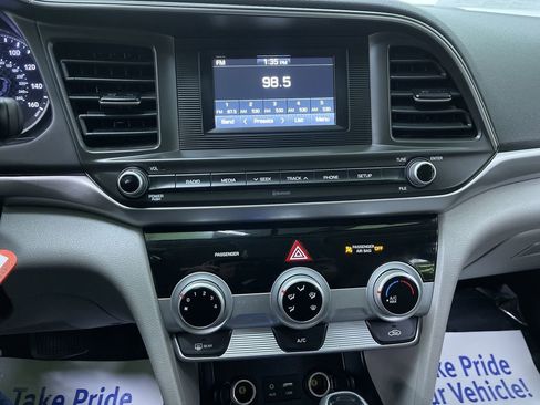 Used 2019 Hyundai Elantra SE image 20