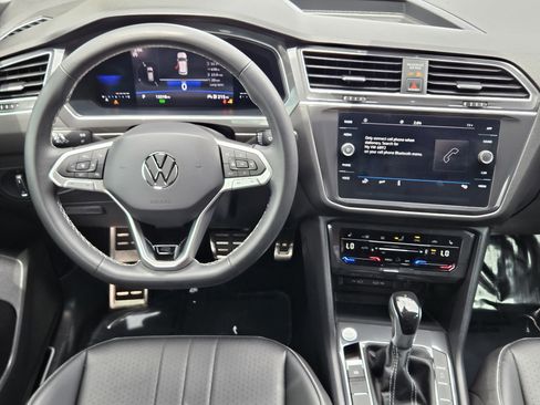 Used 2023 Volkswagen Tiguan SE R-Line FWD image 19