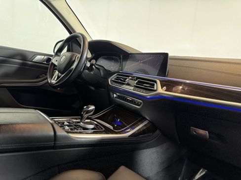Used 2019 BMW X7 xDrive40i w/ Cold Weather Package image 11