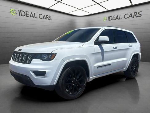 Used 2018 Jeep Grand Cherokee Altitude RWD image 1