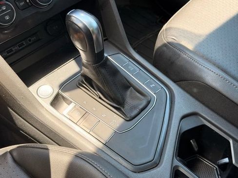 Used 2020 Volkswagen Tiguan SEL FWD image 36