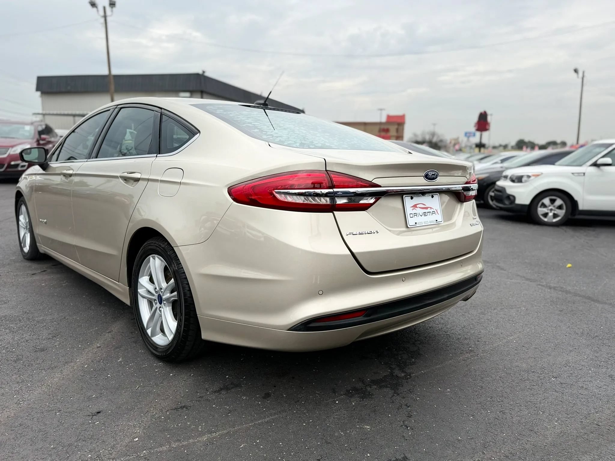 Used 2018 Ford Fusion SE FWD image 5