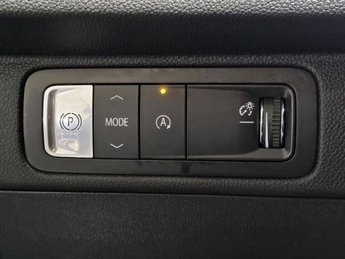 Used 2025 Chevrolet Traverse LT image 34