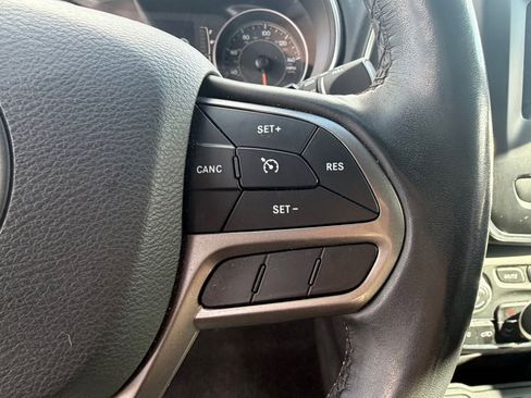 Used 2020 Jeep Cherokee Latitude Plus w/ Cold Weather Group image 30