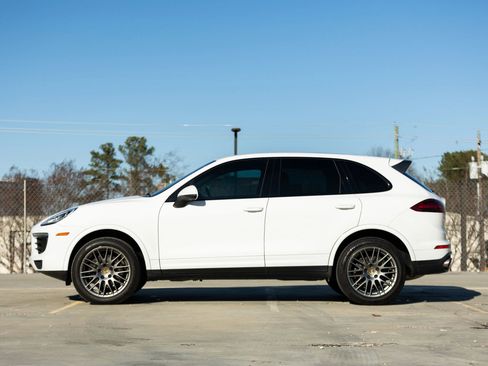 Used 2017 Porsche Cayenne Platinum Edition image 9