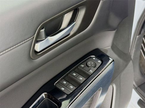 Used 2025 Nissan Pathfinder SL AWD/4WD image 18