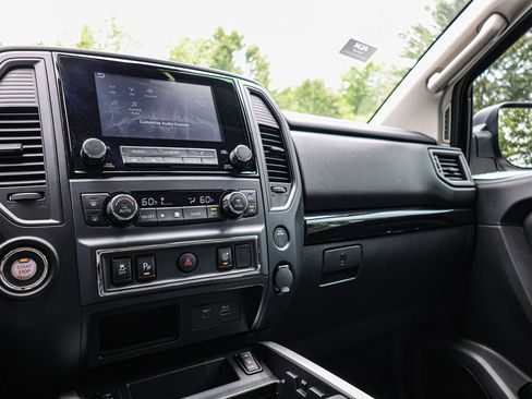 Used 2024 Nissan Titan SV w/ SV Convenience Package RWD image 28