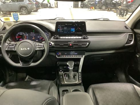 Used 2023 Kia Seltos SX w/ SX Sunroof Package image 11