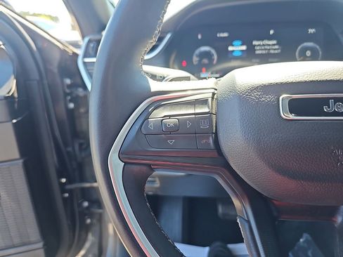 Used 2023 Jeep Grand Cherokee L Laredo AWD/4WD image 23