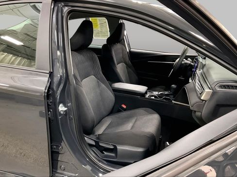 Used 2025 Toyota Camry LE AWD/4WD image 9