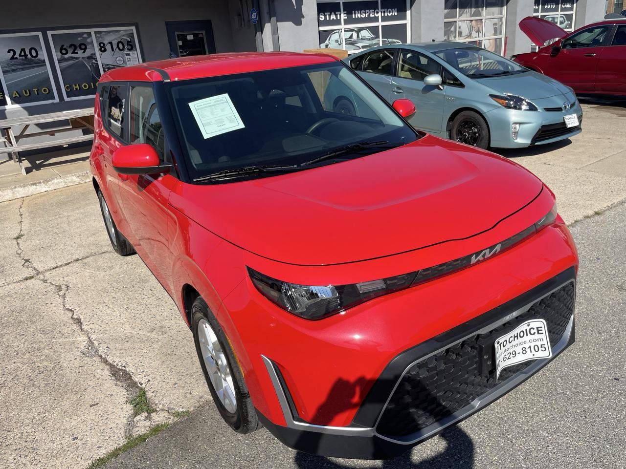Used 2025 Kia Soul LX w/ LX Technology Package FWD image 31