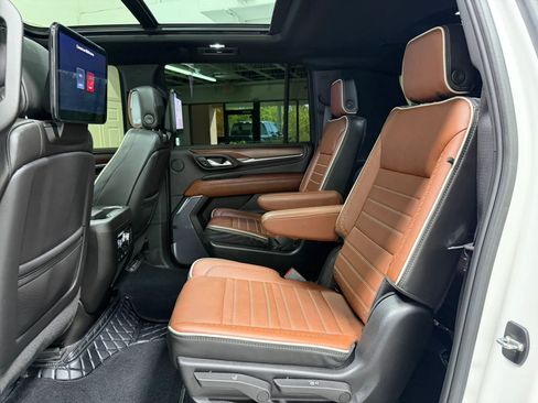 Used 2023 GMC Yukon XL Denali Ultimate image 37