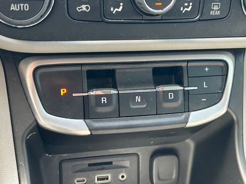 Used 2022 GMC Terrain SLT image 33