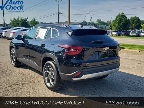 Used 2024 Chevrolet Trax LT FWD image 3