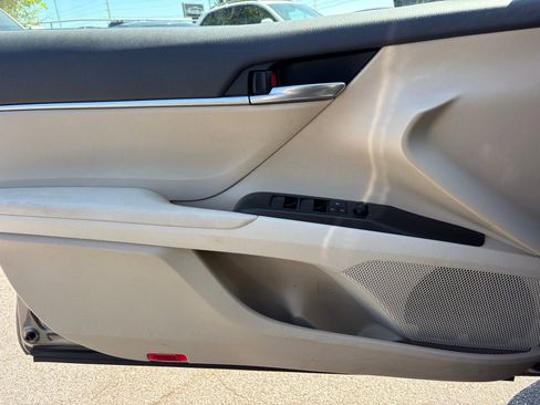 Used 2022 Toyota Camry LE image 12