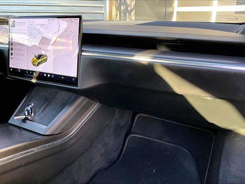 Used 2022 Tesla Model S Plaid image 15