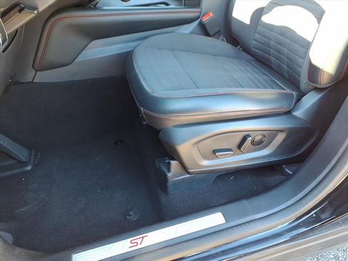 Used 2025 Ford Explorer ST-Line w/ ST-Line Street Pack image 17