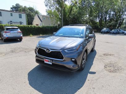 Used 2021 Toyota Highlander XLE