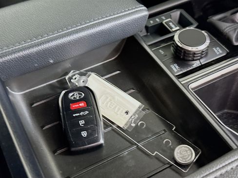 Used 2025 Toyota Tundra Limited image 33