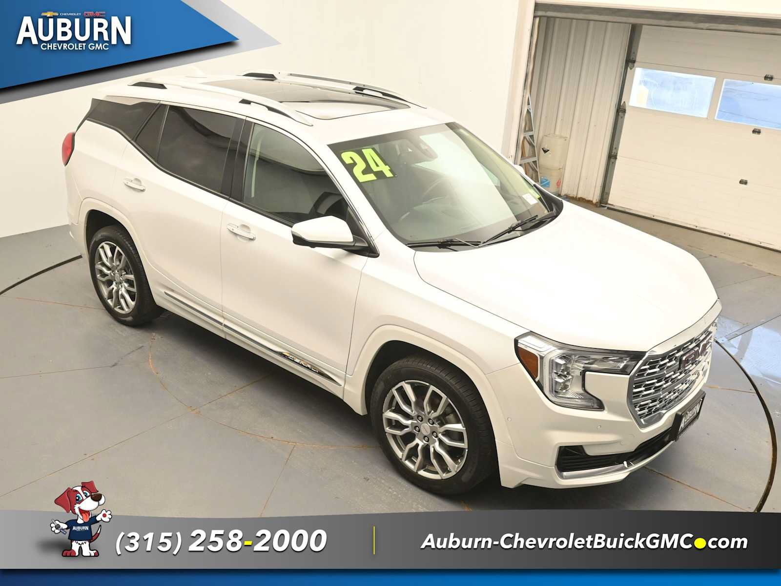 Used 2024 GMC Terrain Denali w/ Denali Premium Package AWD/4WD image 28