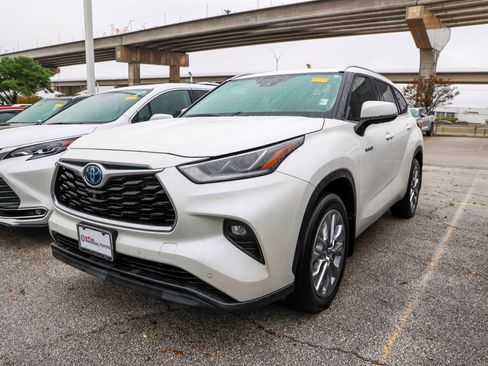 Used 2020 Toyota Highlander Limited image 1