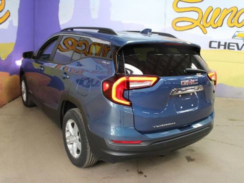Used 2024 GMC Terrain SLE w/ Driver Convenience Package FWD image 6