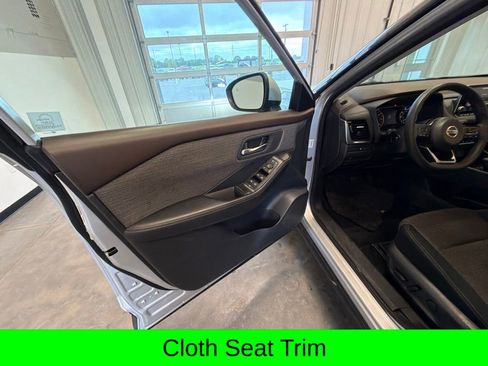 Used 2021 Nissan Rogue SV FWD image 11