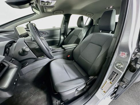 Used 2025 Toyota Prius LE FWD image 13