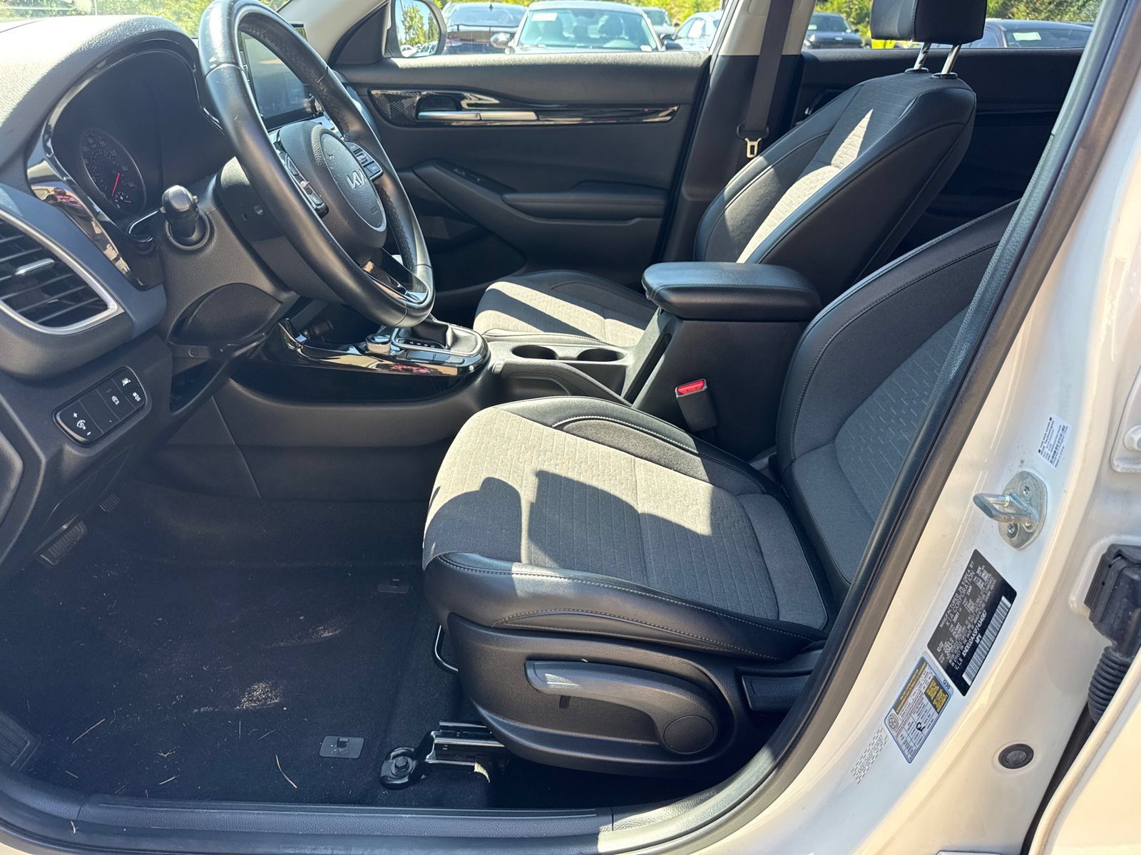 Used 2023 Kia Seltos S FWD image 9