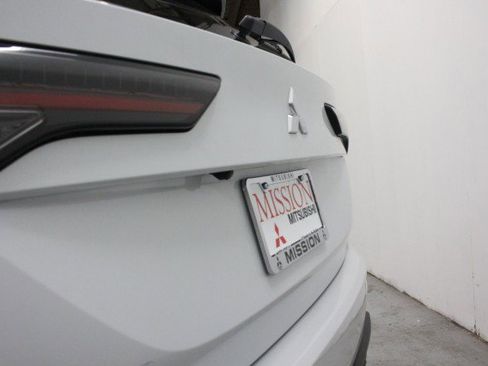 New 2026 Mitsubishi Outlander ES image 4