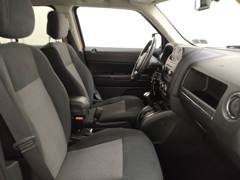 Used 2014 Jeep Patriot Latitude AWD/4WD image 21