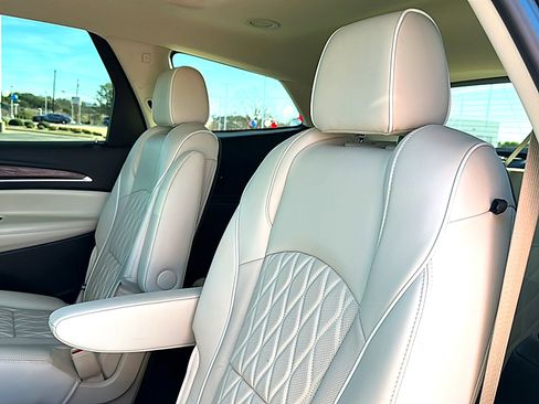 Used 2022 Buick Enclave Avenir w/ Avenir Technology Package image 19