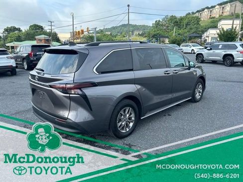 Used 2023 Toyota Sienna XLE FWD image 4