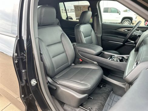 Used 2025 Chevrolet Traverse LT image 24