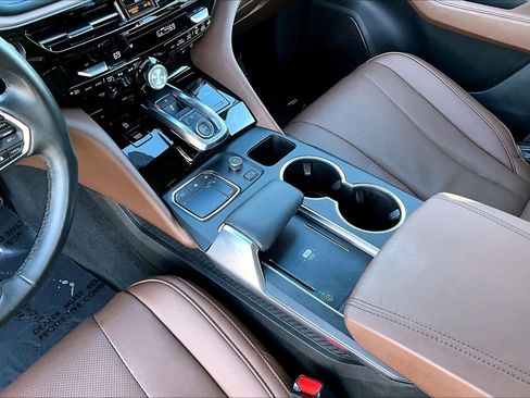 Used 2024 Acura MDX SH-AWD w/ Technology Package image 16